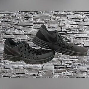 Nike lunar finger trap men’s size‎ 9.  Condition used. Color black